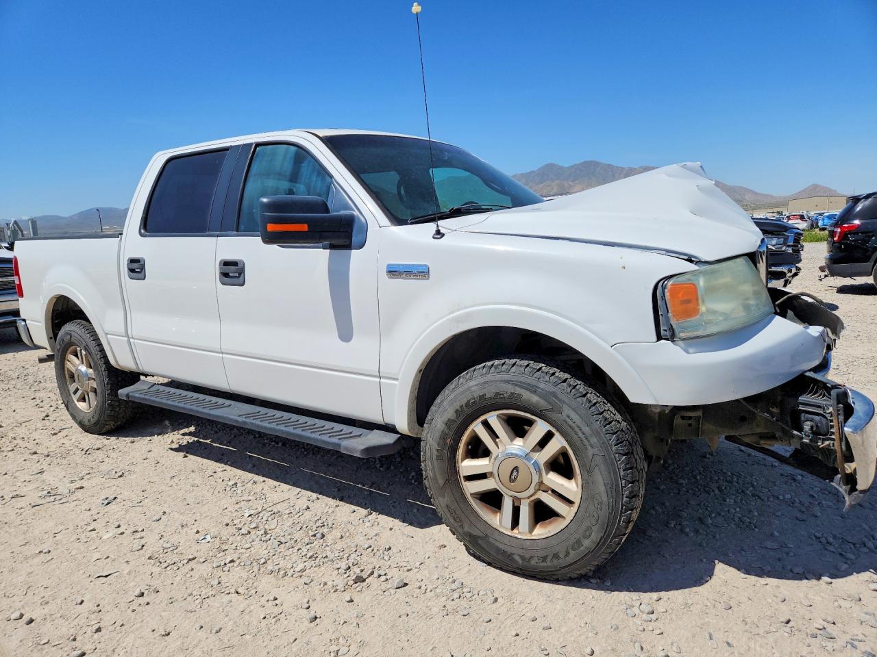 2005 Ford F150 Supercrew White vin: 1FTPW14525KE44680
