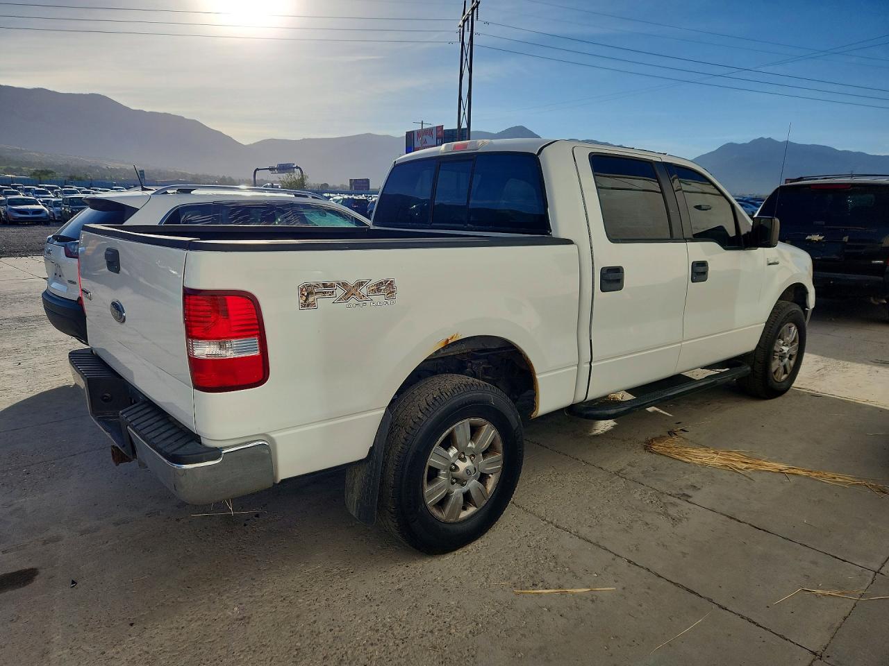 2005 Ford F150 Supercrew White vin: 1FTPW14555KD59526