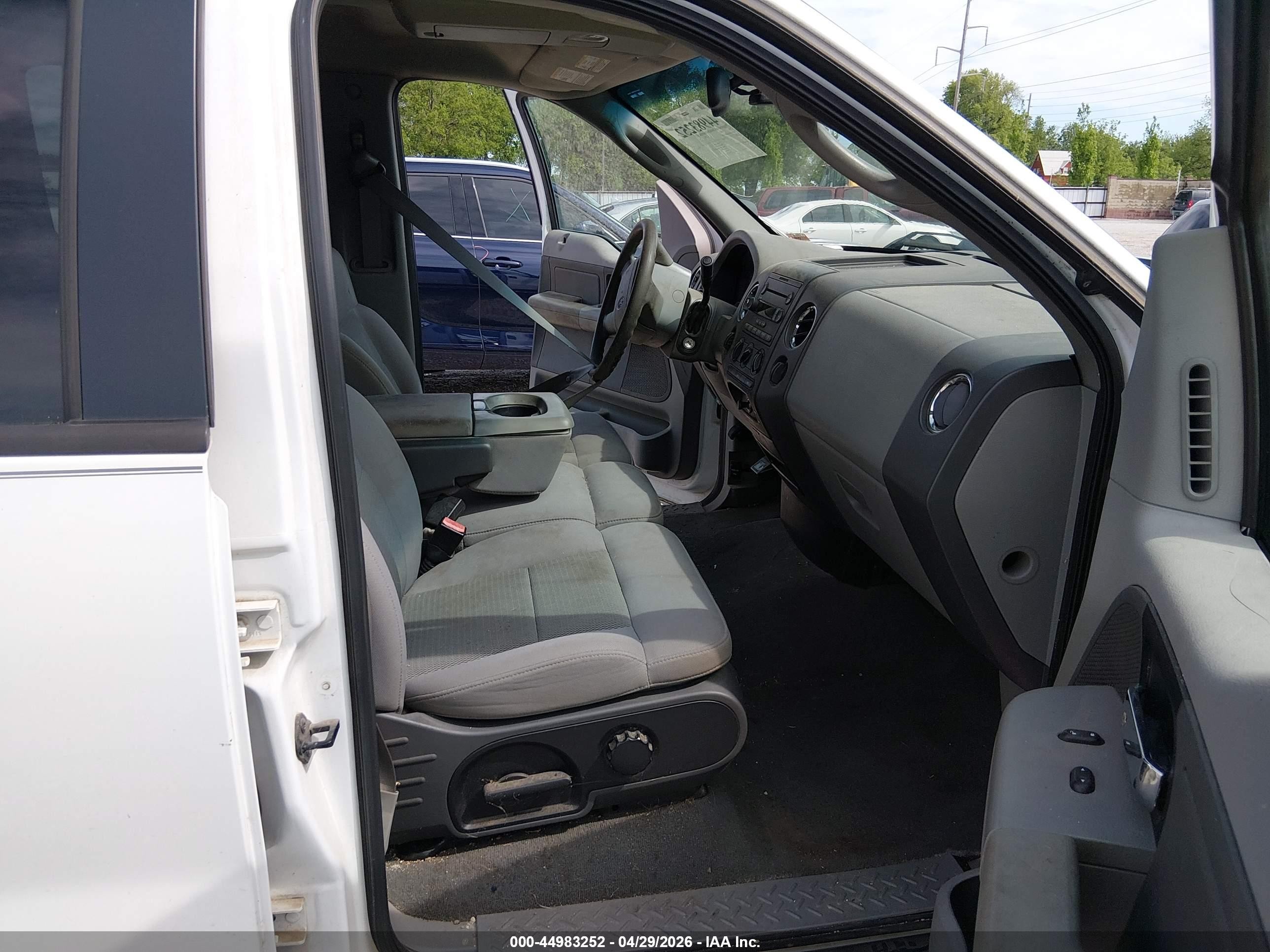 2005 Ford F-150   White vin: 1FTPW14555KE92190