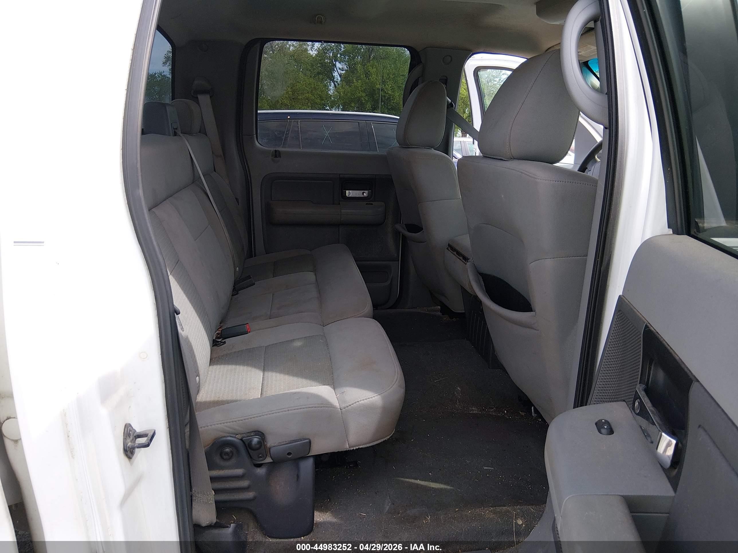 2005 Ford F-150   White vin: 1FTPW14555KE92190