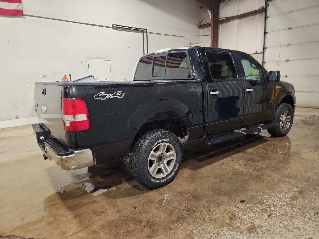 2006 Ford F150 Supercrew Black vin: 1FTPW14596KC60693 Damage: Right Tail Light, Broken, Replacement Required