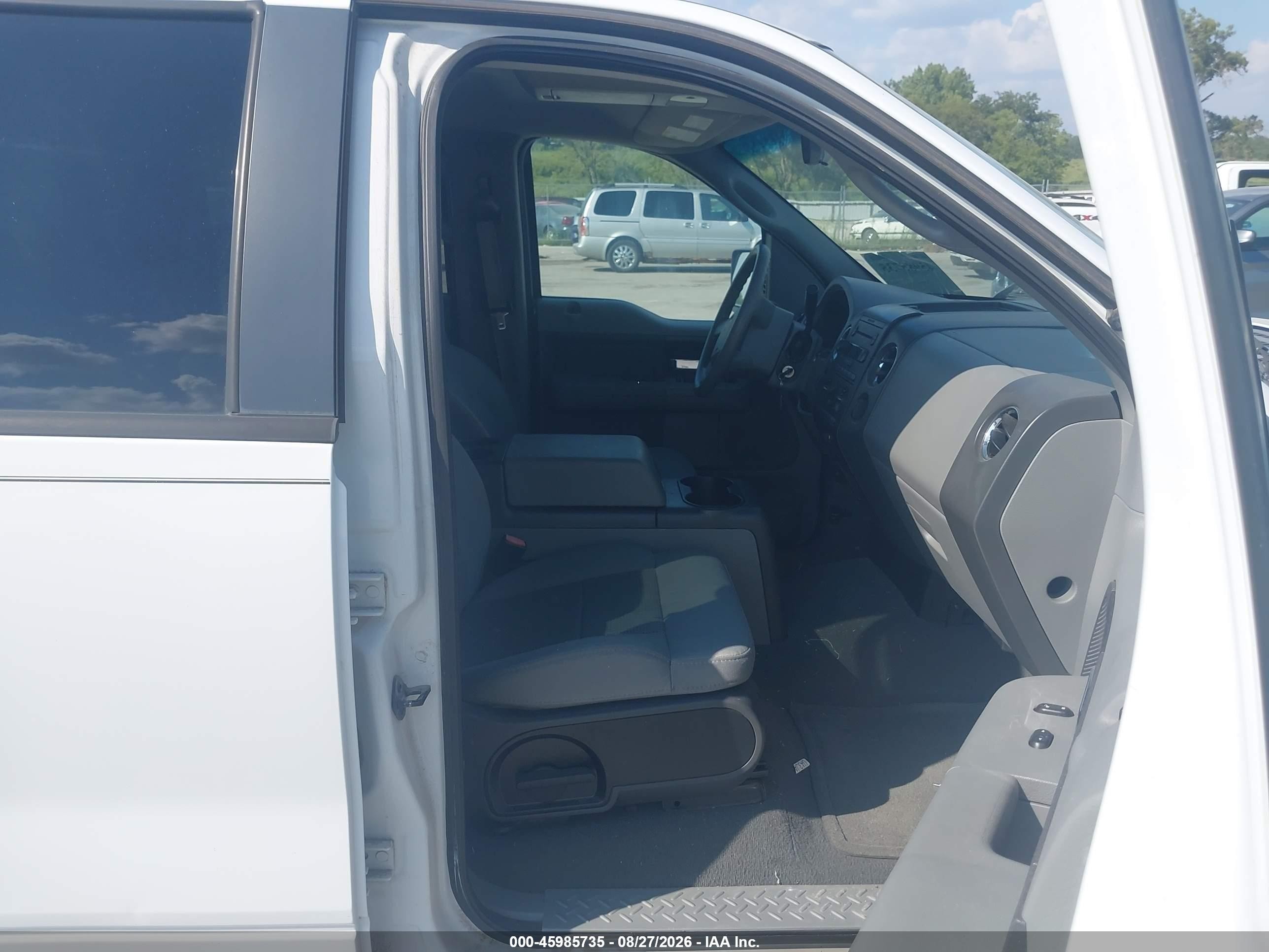 2007 Ford F-150   White vin: 1FTPW14V17FA61230