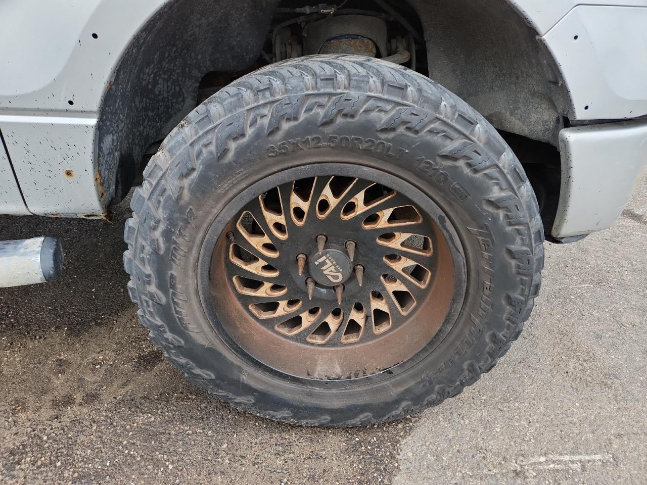 2009 Ford F150 Supercrew Silver vin: 1FTPW14VX9FA09517 Damage: Right Front Wheel, Corrosion, > 12 Inches
