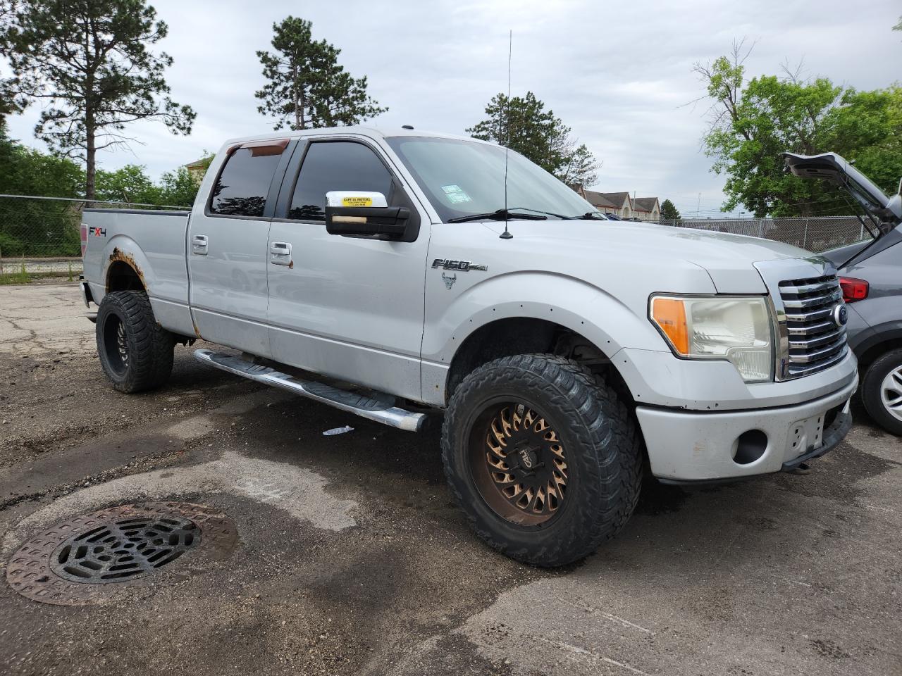 2009 Ford F150 Supercrew Silver vin: 1FTPW14VX9FA09517 Damage: Right Rear Wheel, Aftermarket, Acceptable