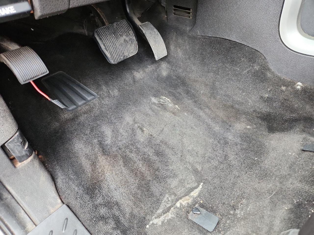 2009 Ford F150 Supercrew Silver vin: 1FTPW14VX9FA09517 Damage: Left Front Carpet, Worn, Replacement Required