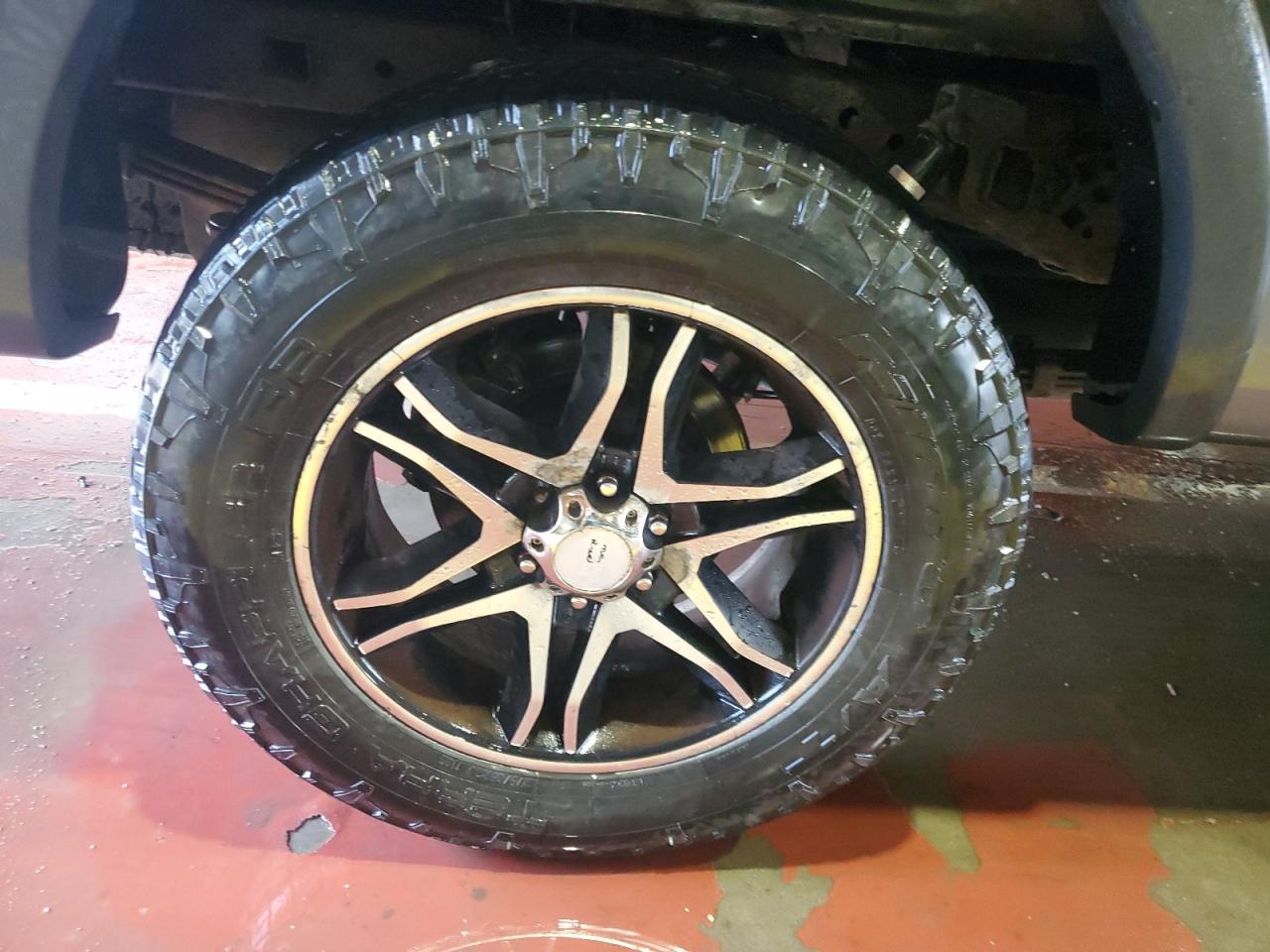 2009 Ford F150 Super Cab Black vin: 1FTPX04VX9KC43669 Damage: Right Front Wheel, Curb Rash, 7 To 8 Inches