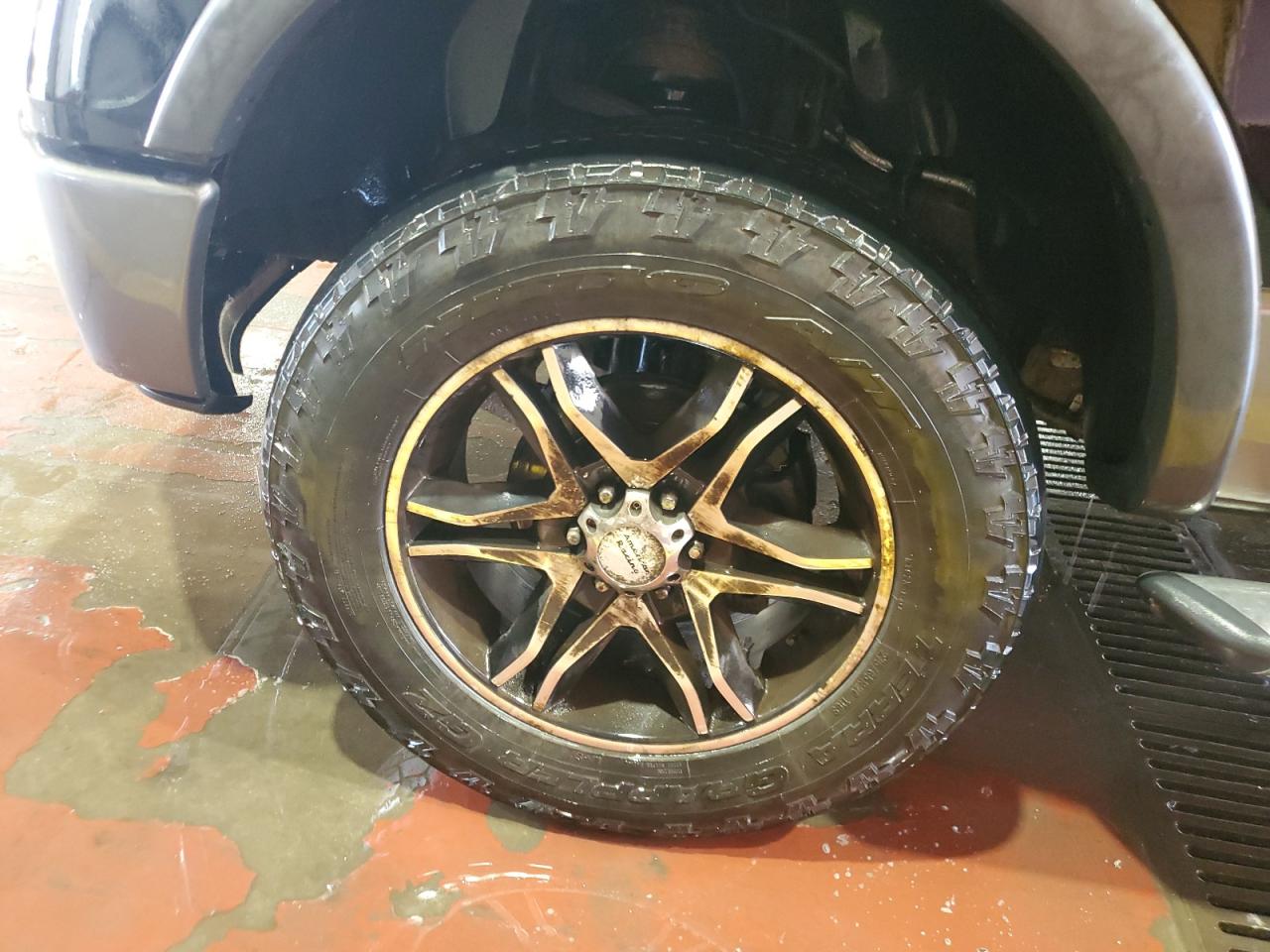 2009 Ford F150 Super Cab Black vin: 1FTPX04VX9KC43669 Damage: Left Front Wheel, Curb Rash, > 12 Inches