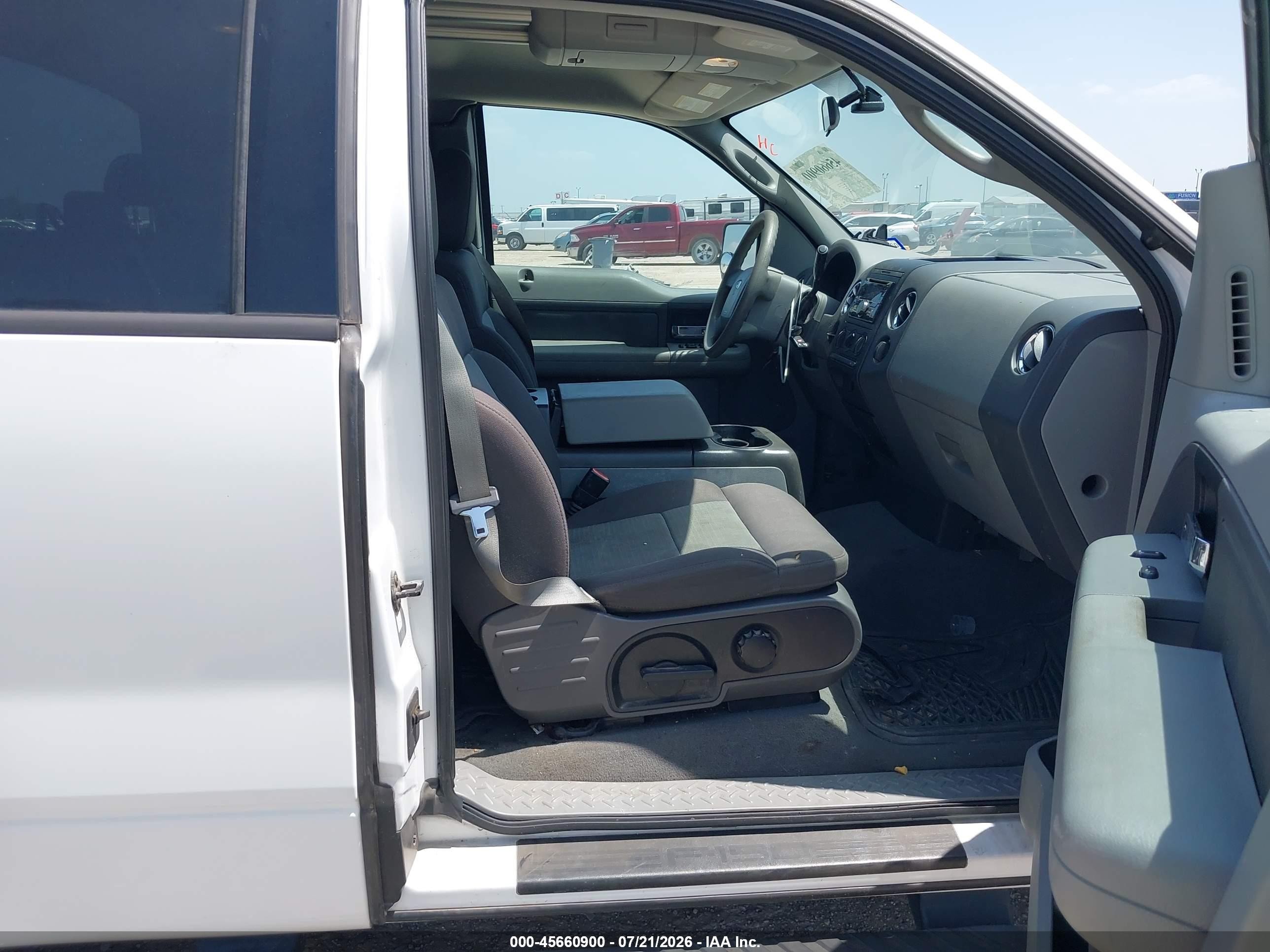 2004 Ford F-150 Lariat/xl/xlt White vin: 1FTPX12504NC61940