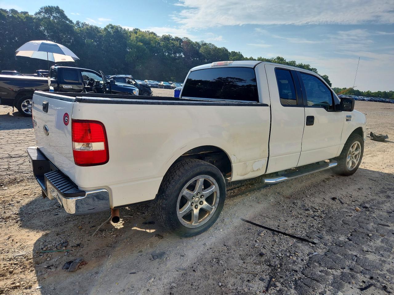 2005 Ford F150 White vin: 1FTPX12515FB30317