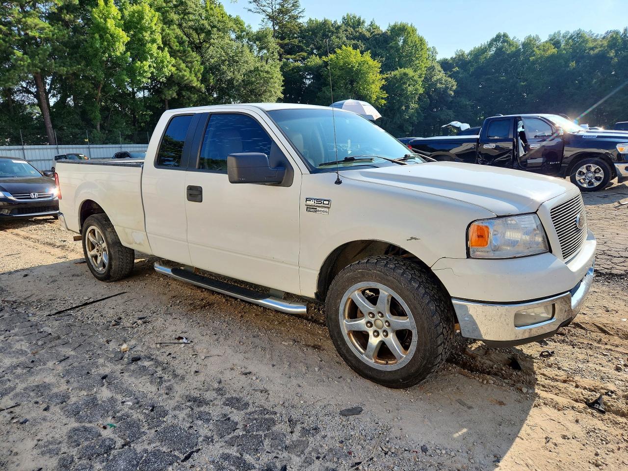 2005 Ford F150 White vin: 1FTPX12515FB30317