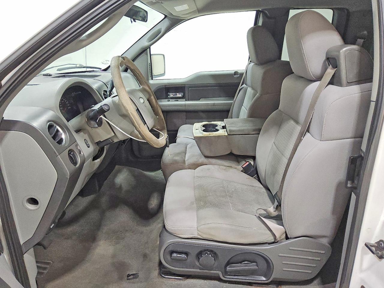 2006 Ford F150 Белый vin: 1FTPX12536FA39387