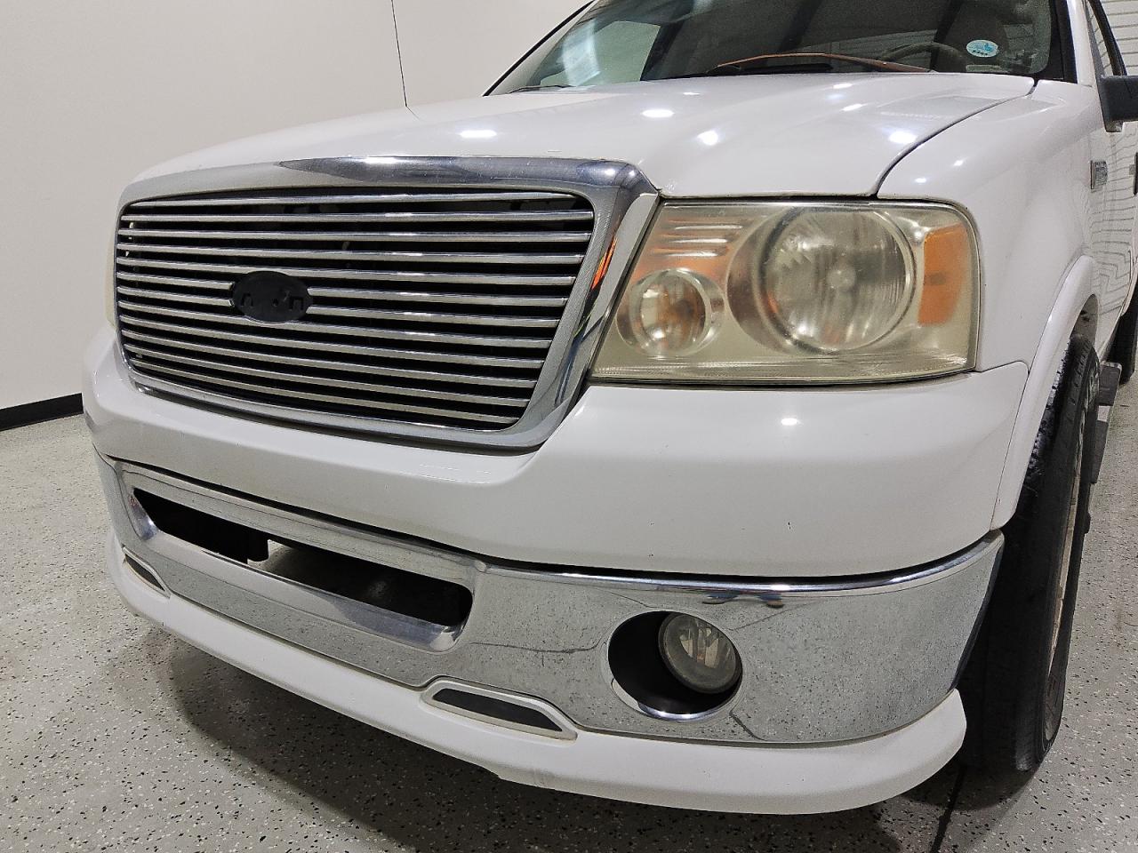 2006 Ford F150 Белый vin: 1FTPX12536FA39387 Damage: Front Bumper Cover Upper, Multiple Scratches Heavy, 3