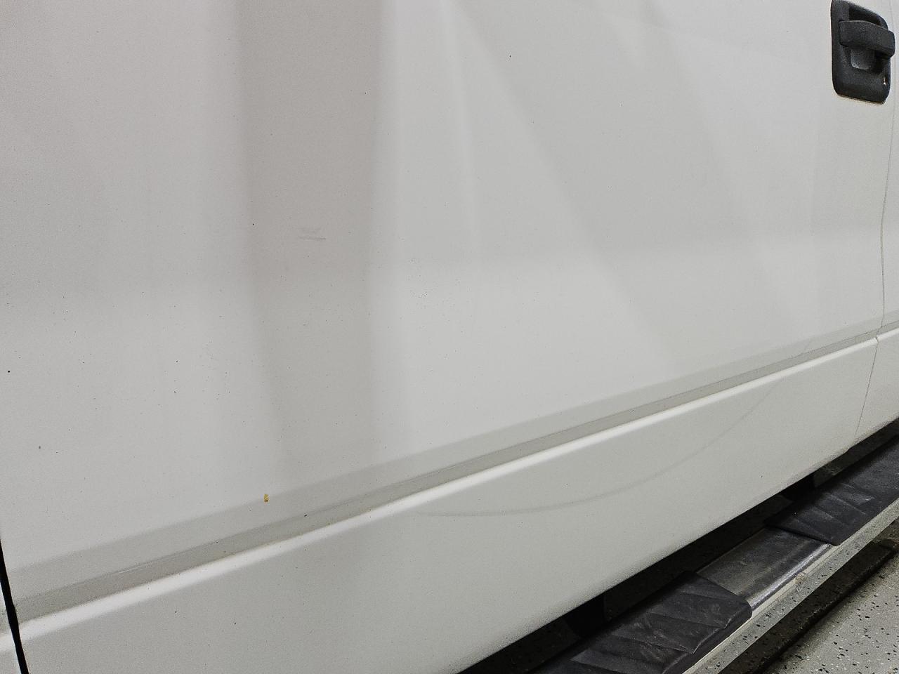 2006 Ford F150 Белый vin: 1FTPX12536FA39387 Damage: Left Front Door, Multiple Scratches Heavy, 3