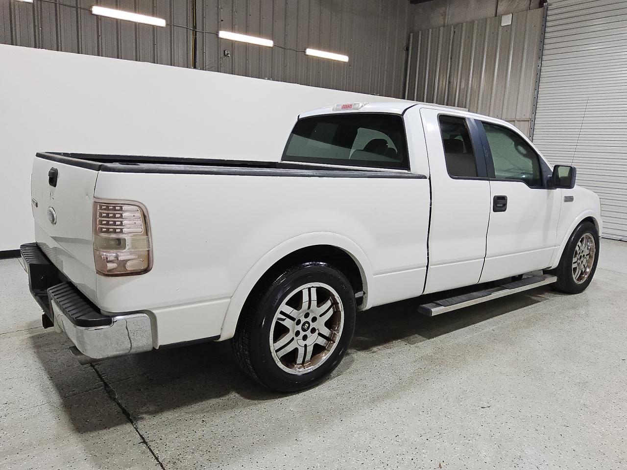 2006 Ford F150 Белый vin: 1FTPX12536FA39387 Damage: Right Tail Light, Aftermarket, Acceptable