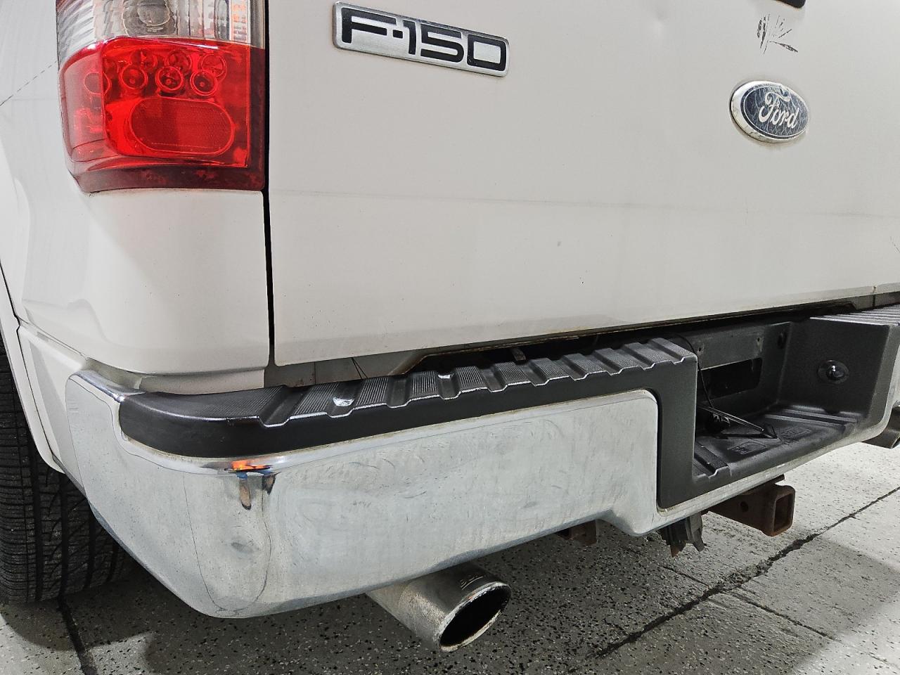 2006 Ford F150 Белый vin: 1FTPX12536FA39387 Damage: Rear Metal Bumper Chrome, Dent(S) W/No Paint Dmg, 3 To 4 Inches