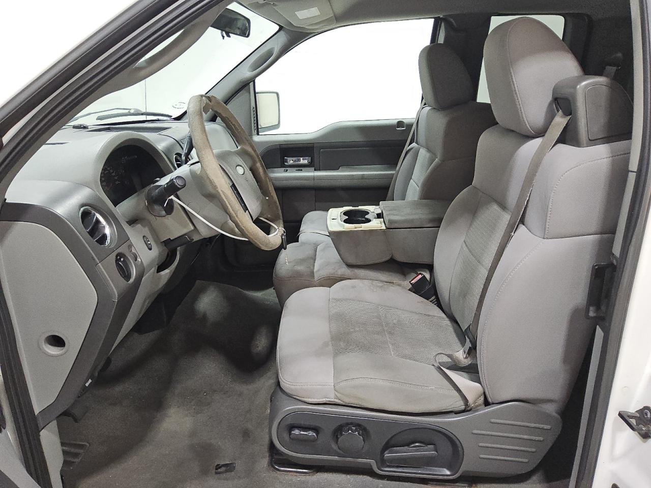 2006 Ford F150 Белый vin: 1FTPX12536FA39387 Damage: Steering Wheel, Worn, Replacement Required
