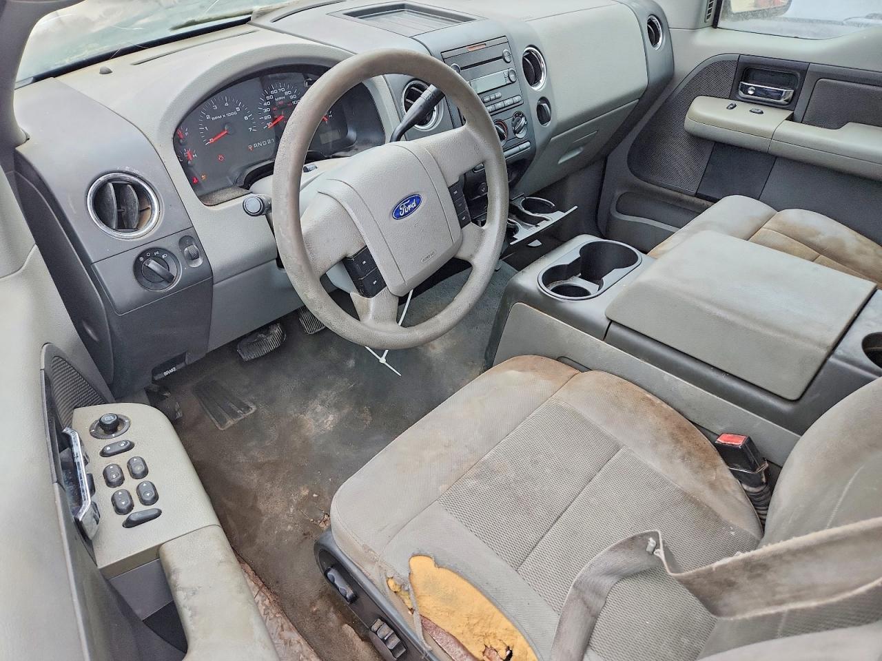 2004 Ford F150 Red vin: 1FTPX12544NB37203