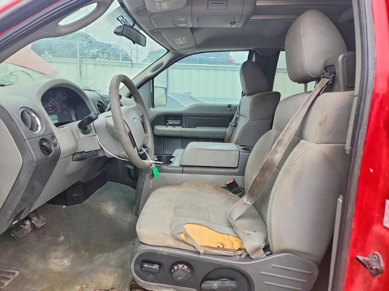 2004 Ford F150 Red vin: 1FTPX12544NB37203