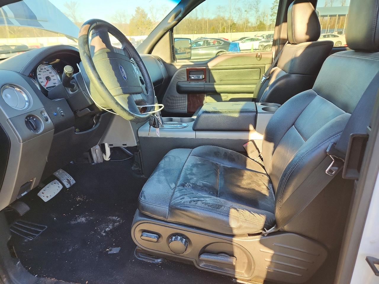 2007 Ford F150 White vin: 1FTPX12557FA38825