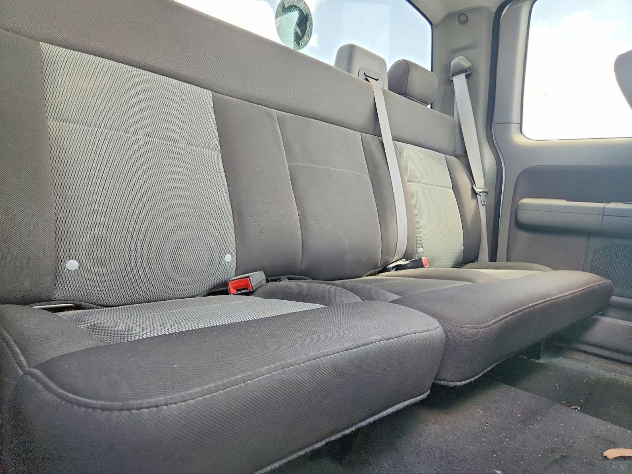 2006 Ford F150 White vin: 1FTPX12596KB30381