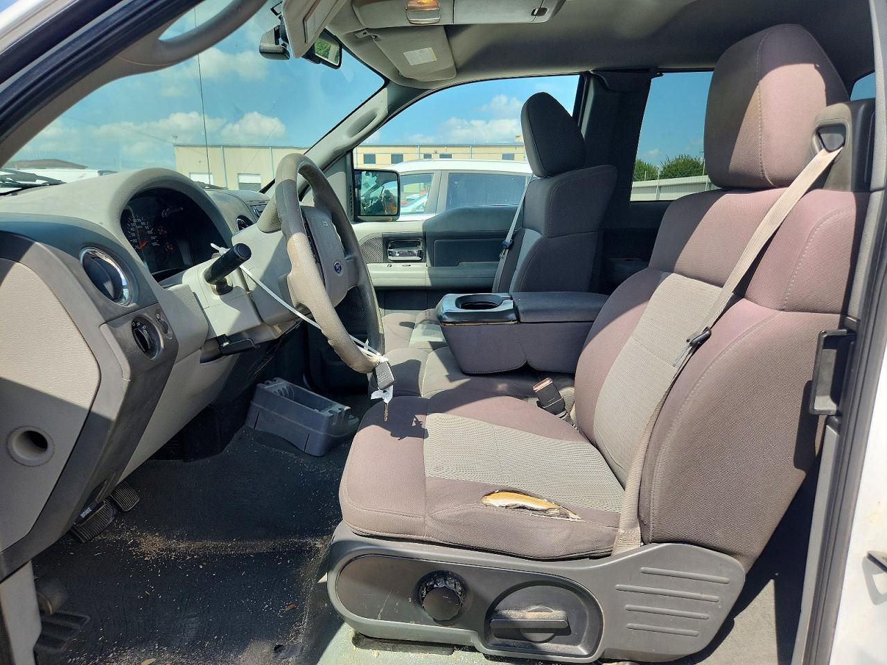 2006 Ford F150 White vin: 1FTPX12596KB30381
