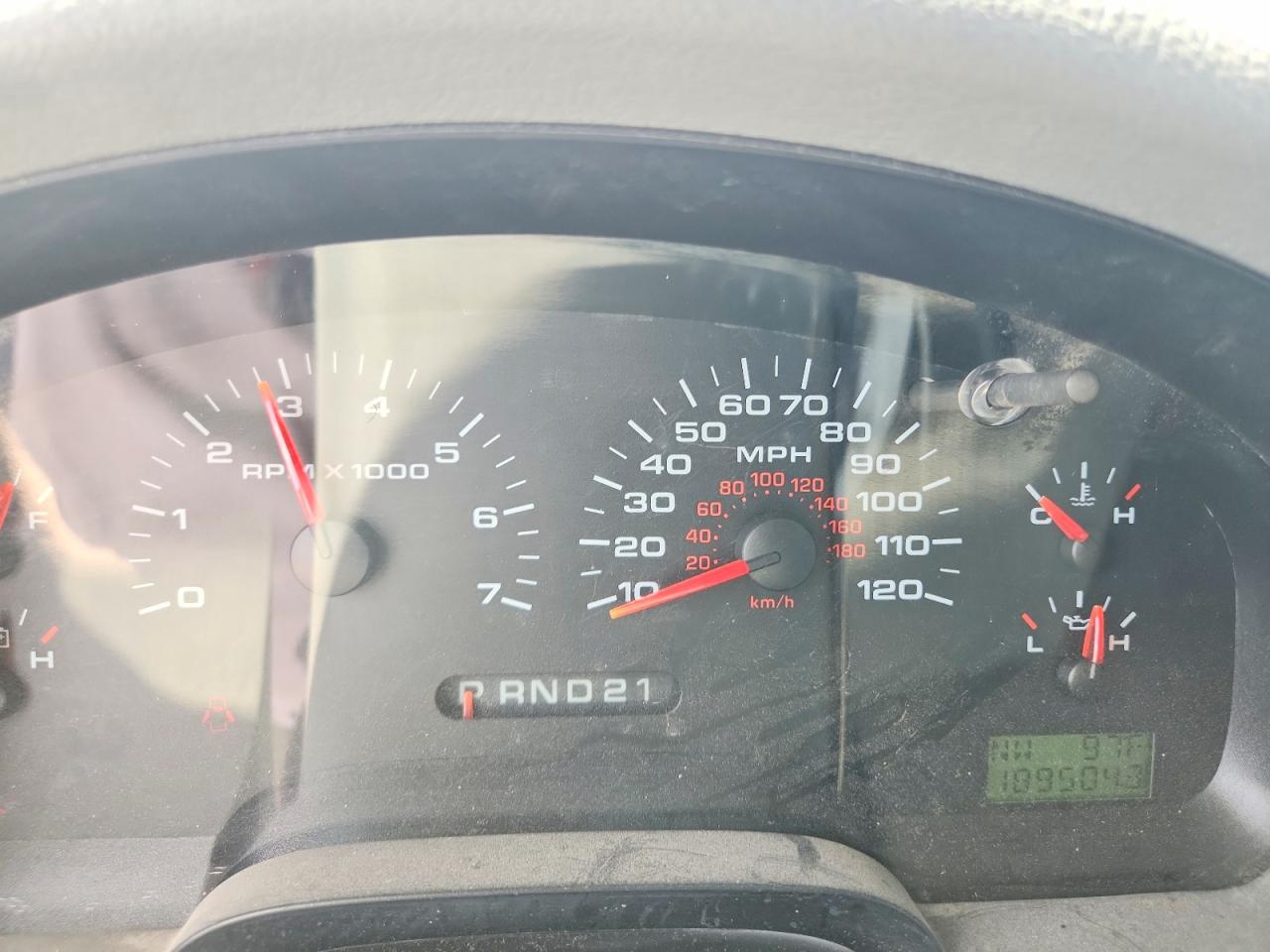2006 Ford F150 White vin: 1FTPX12596KB30381