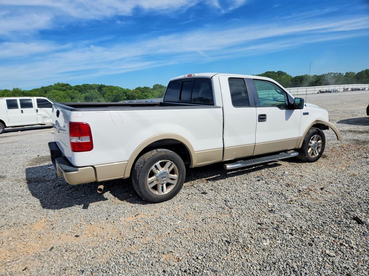 2007 Ford F150 White vin: 1FTPX12V37FB66173