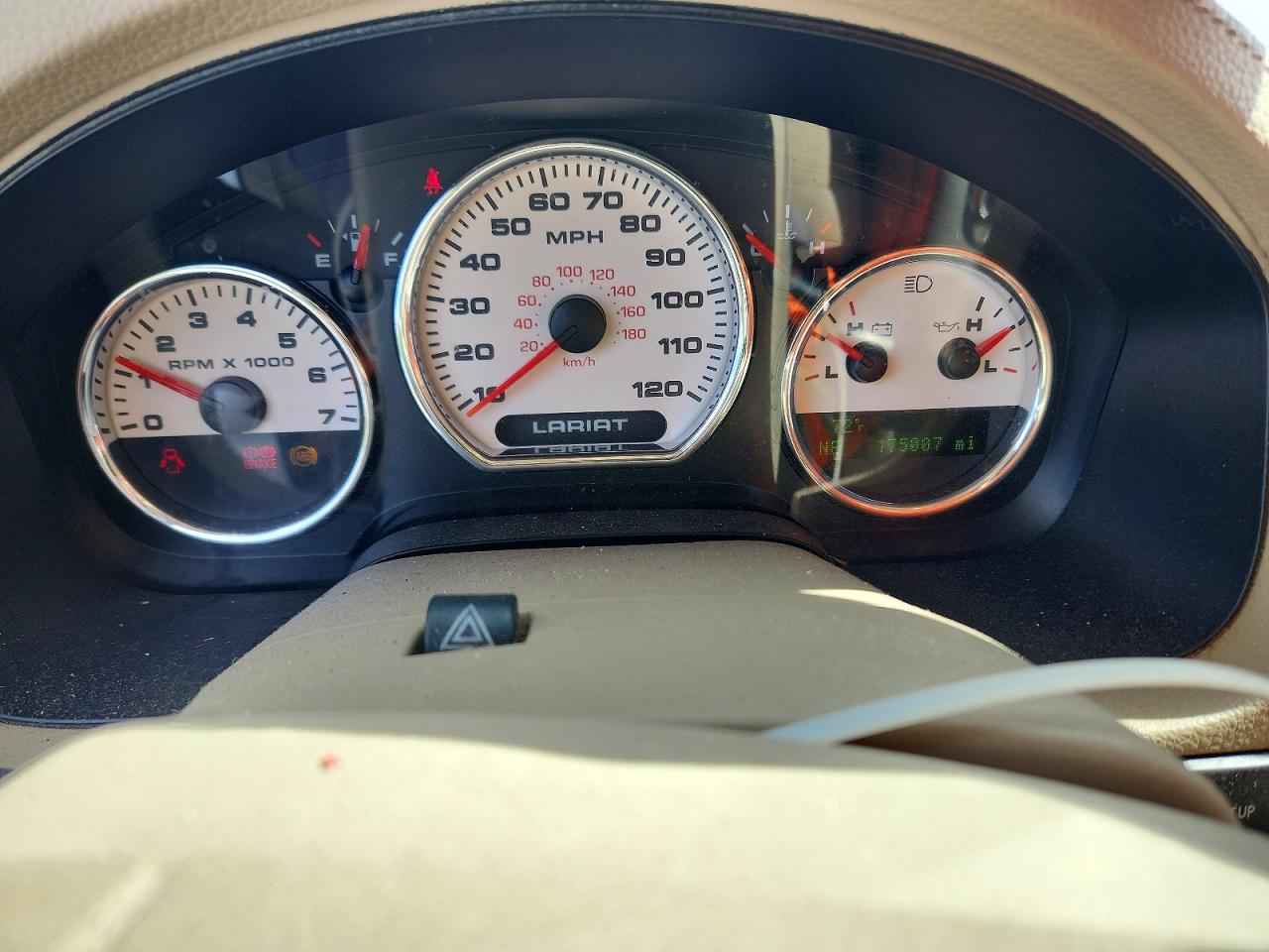 2007 Ford F150 White vin: 1FTPX12V37FB66173