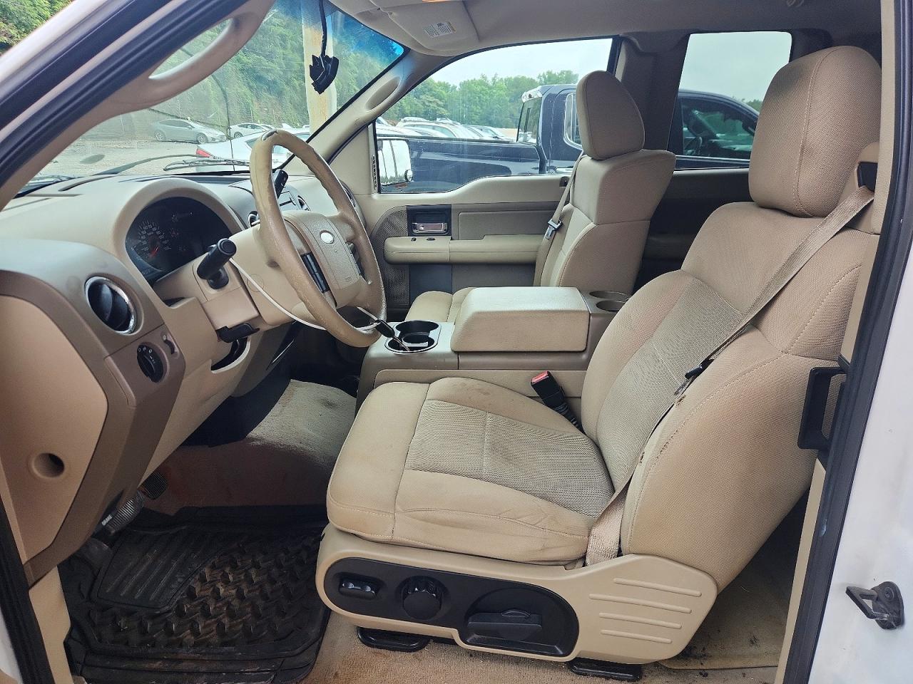 2006 Ford F150 Белый vin: 1FTPX12V46FB81960