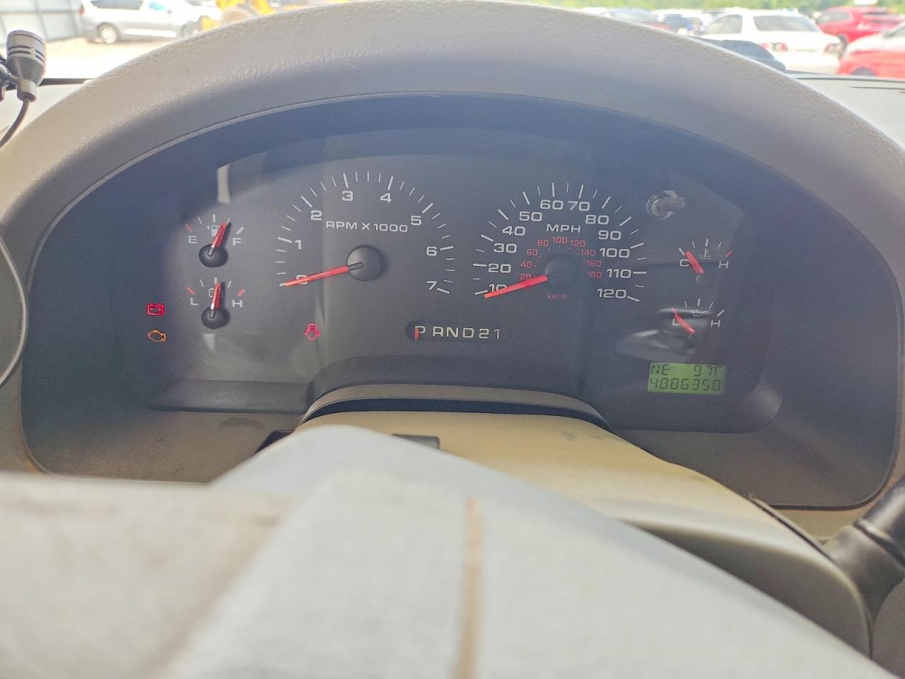 2008 Ford F150 White vin: 1FTPX12V98FA52731