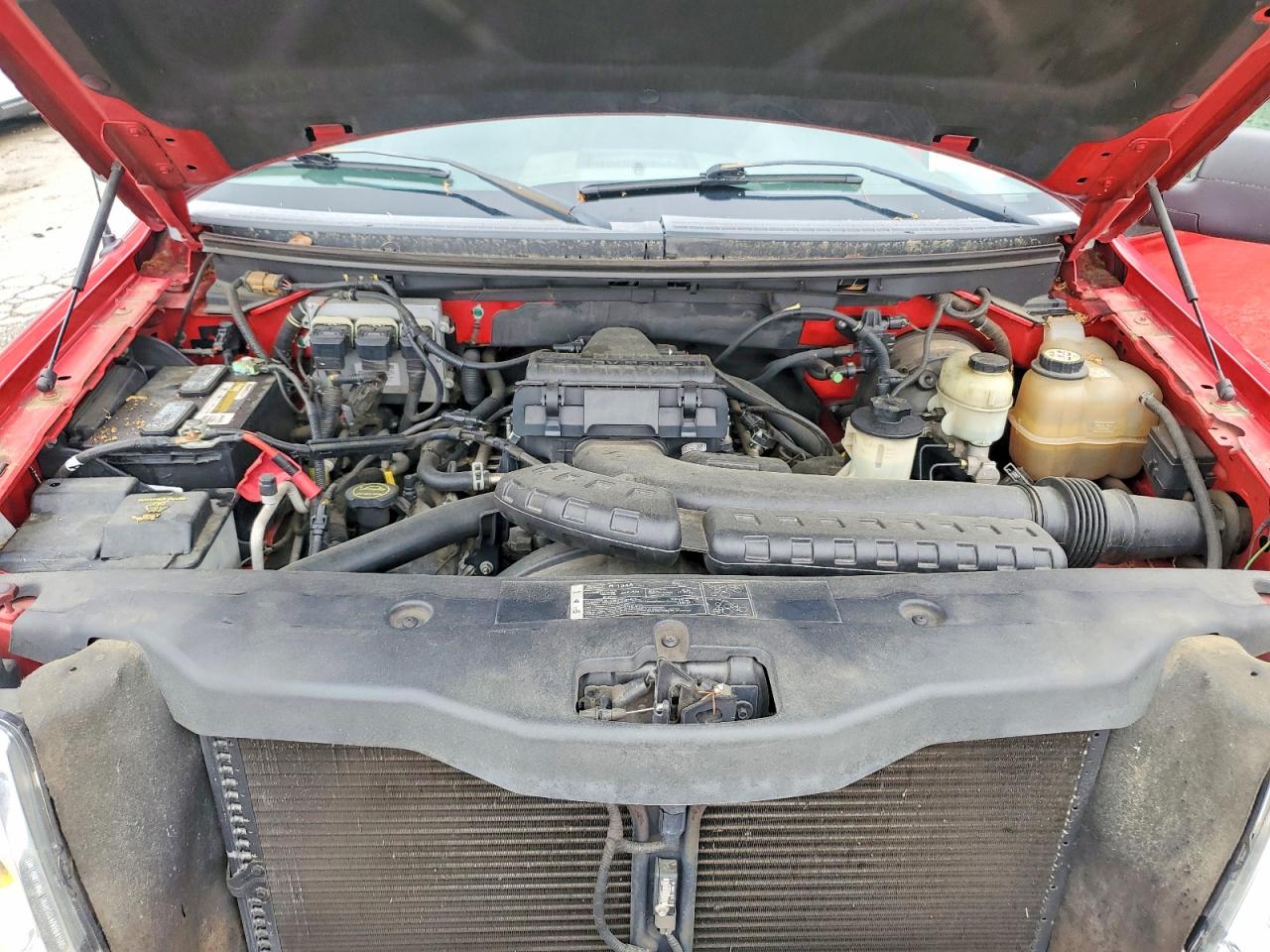2005 Ford F150 Red vin: 1FTPX14515NA08334