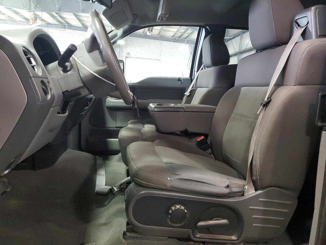 2006 Ford F150 Burgundy vin: 1FTPX14536FA15393
