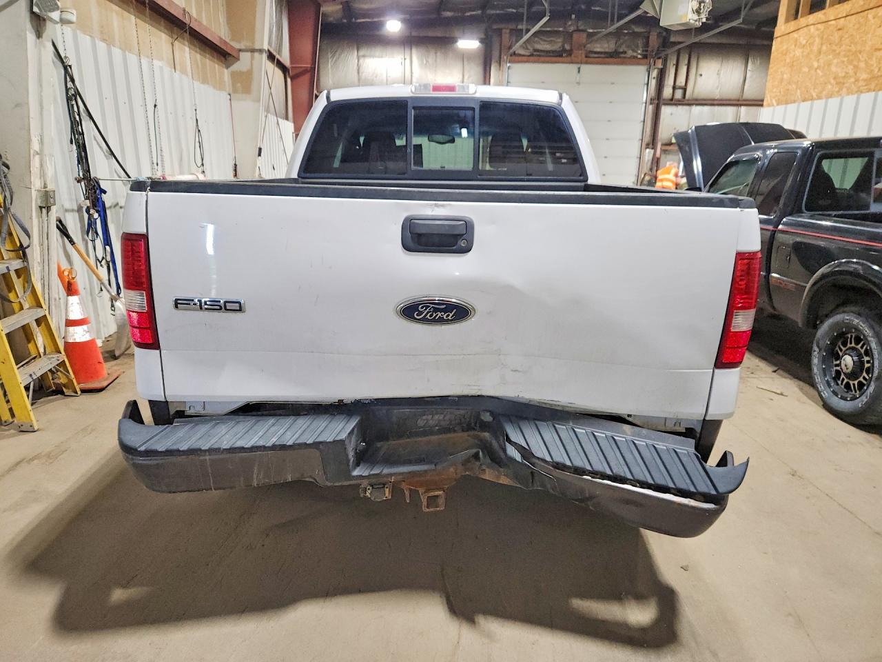 2005 Ford F150 White vin: 1FTPX14545KC08352