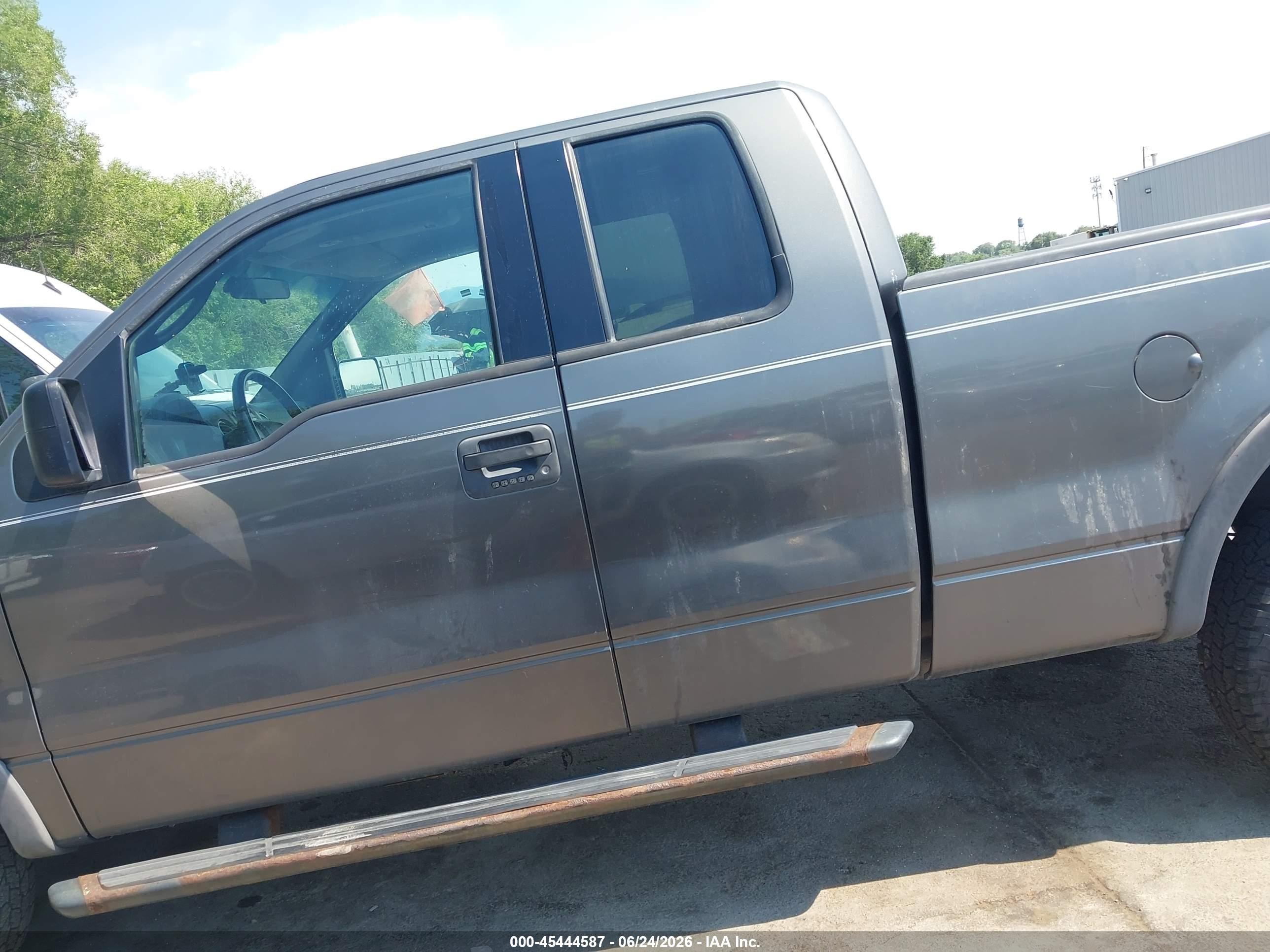2004 Ford F-150   Gray vin: 1FTPX14554NA60158