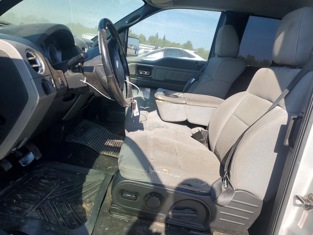 2004 Ford F150 Silver vin: 1FTPX14564NB69342
