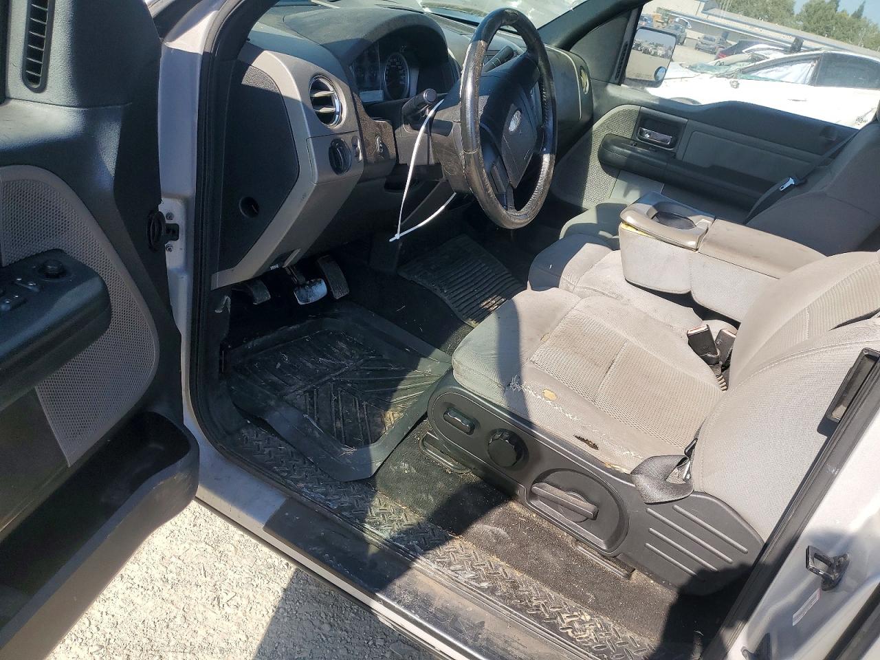 2004 Ford F150 Silver vin: 1FTPX14564NB69342