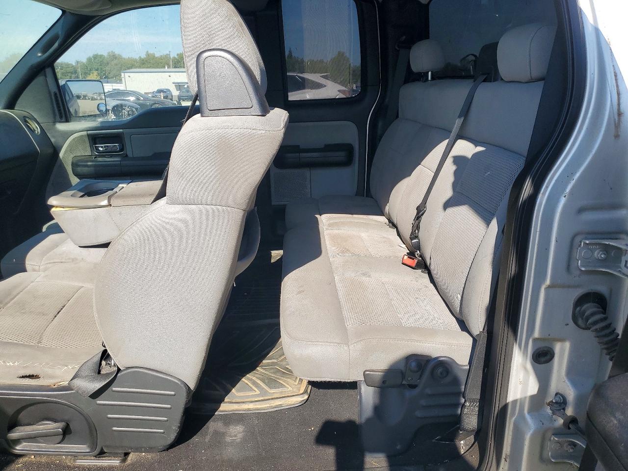 2004 Ford F150 Silver vin: 1FTPX14564NB69342