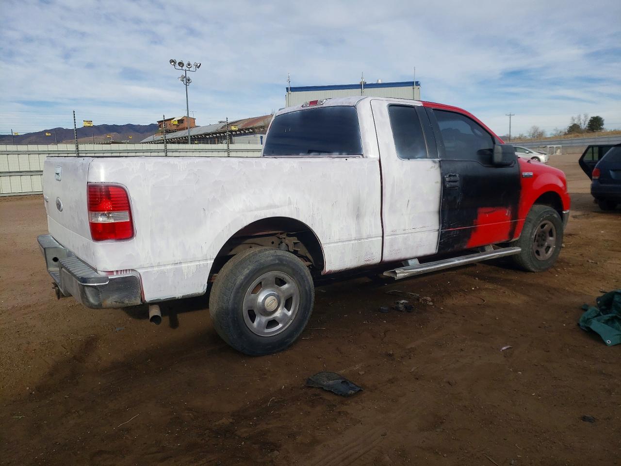 2005 Ford F150 Red vin: 1FTPX14565NA59750