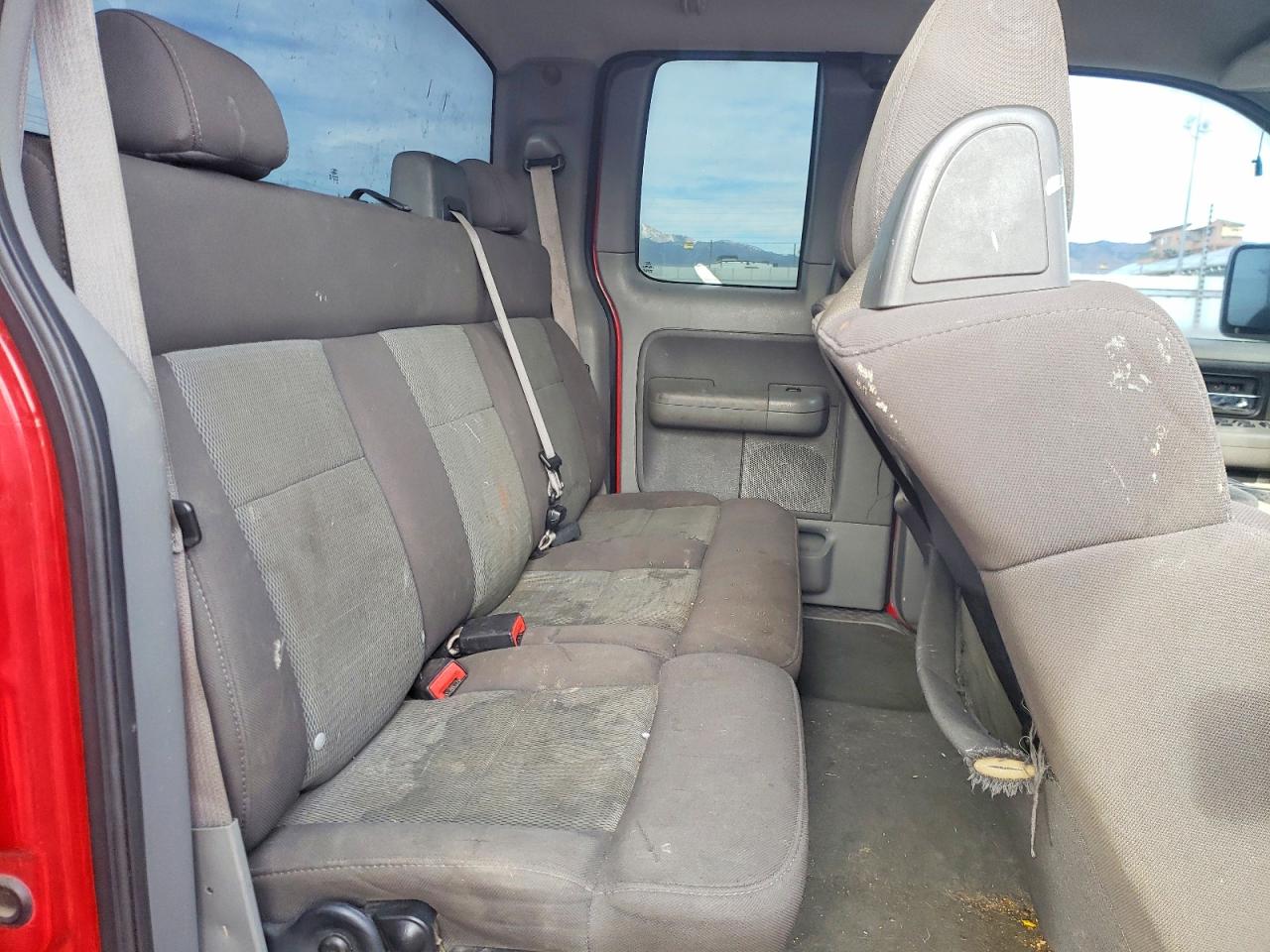 2005 Ford F150 Red vin: 1FTPX14565NA59750