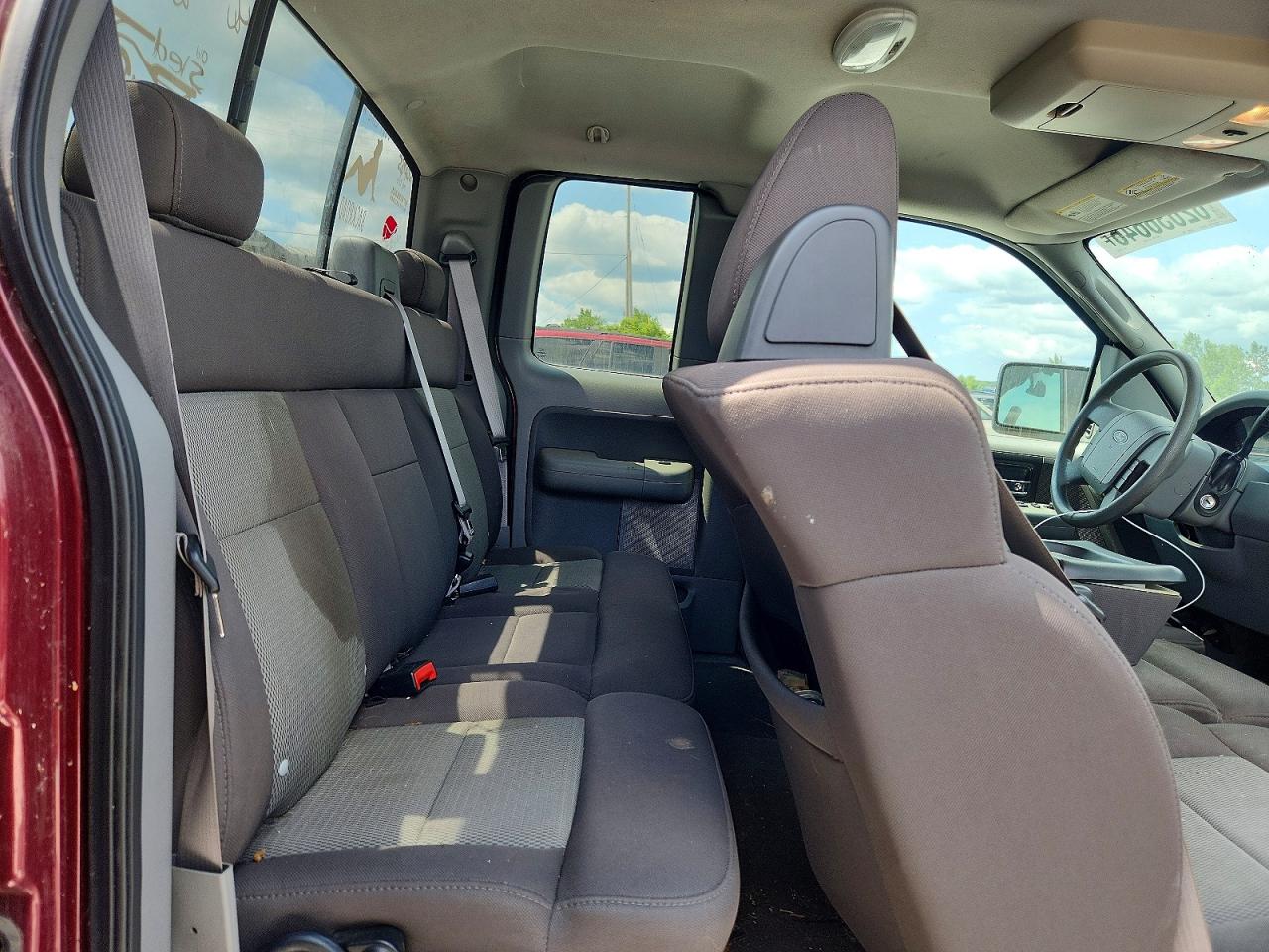 2005 Ford F150 Red vin: 1FTPX14565NA69212