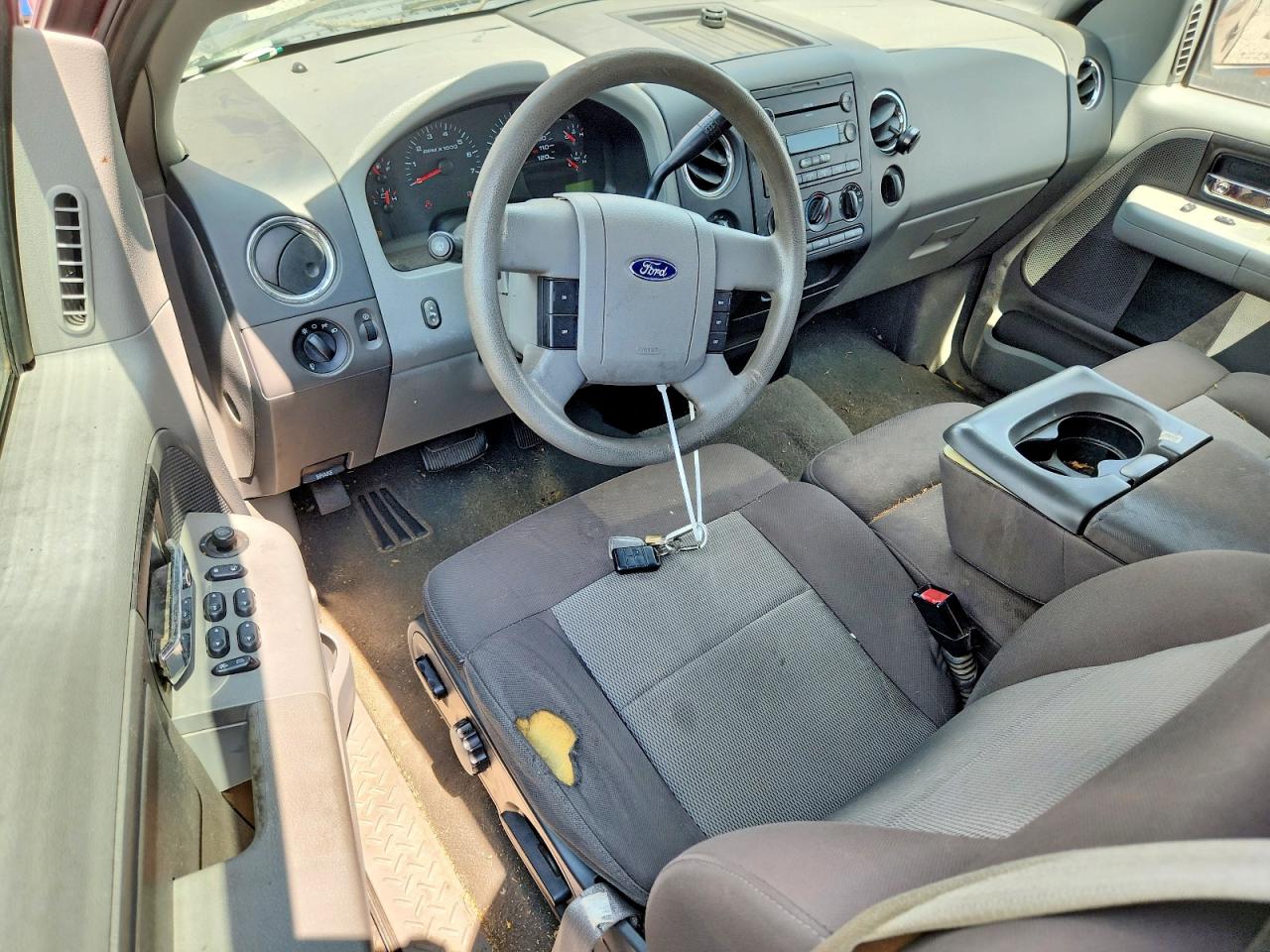 2005 Ford F150 Red vin: 1FTPX14565NA69212