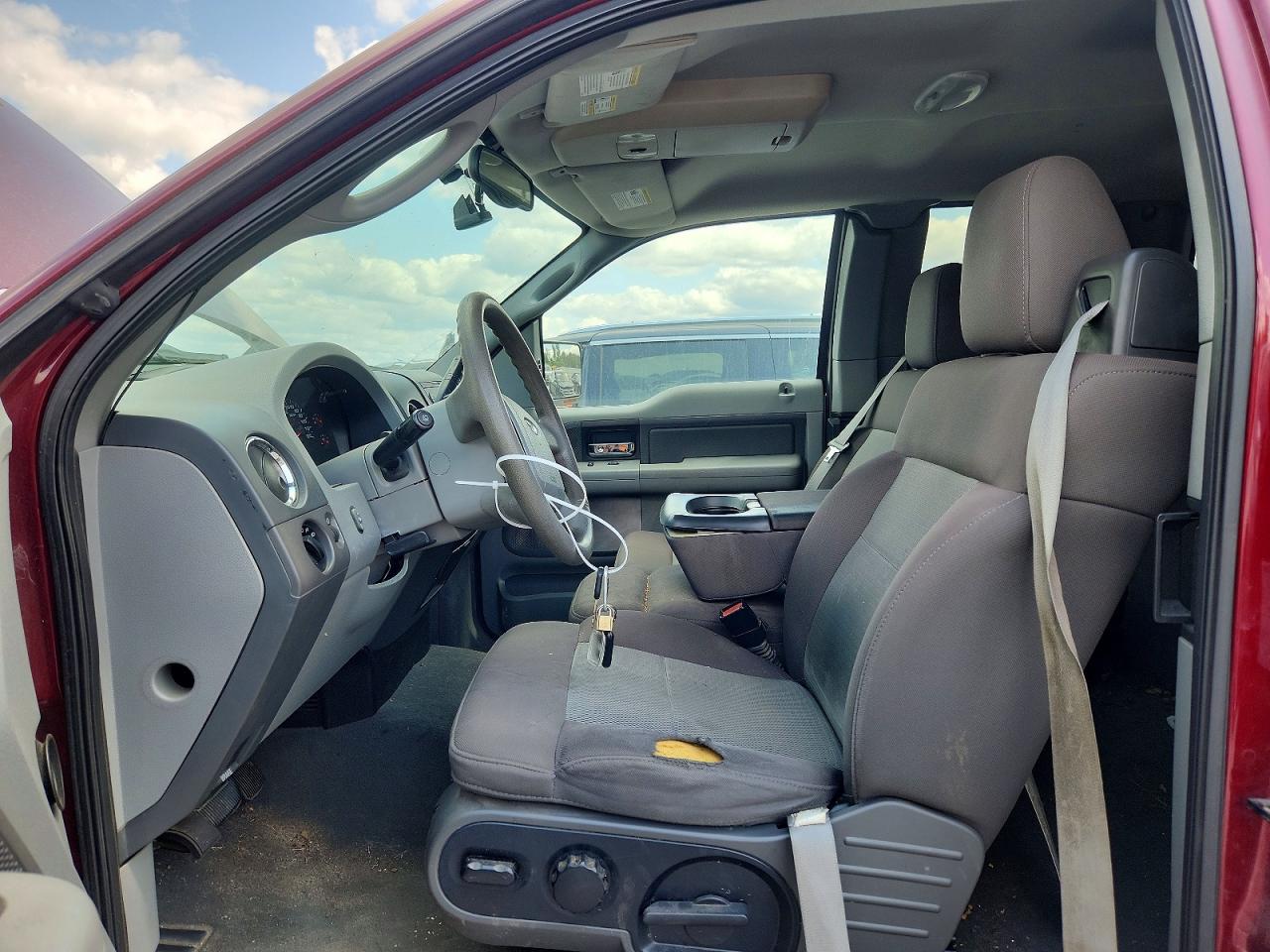 2005 Ford F150 Red vin: 1FTPX14565NA69212
