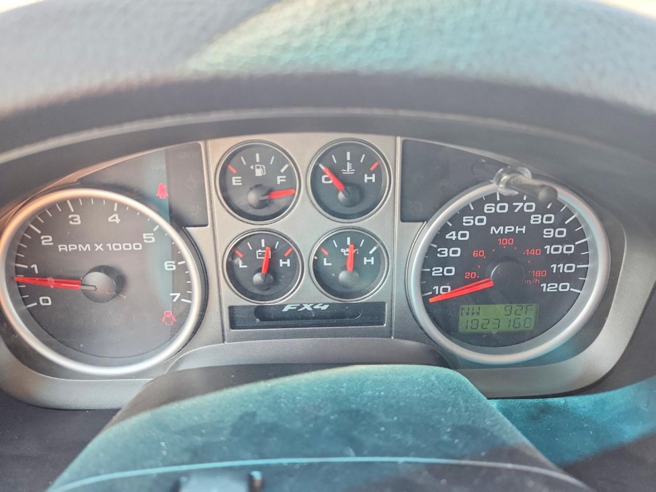 2004 Ford F150 White vin: 1FTPX14584NB45124