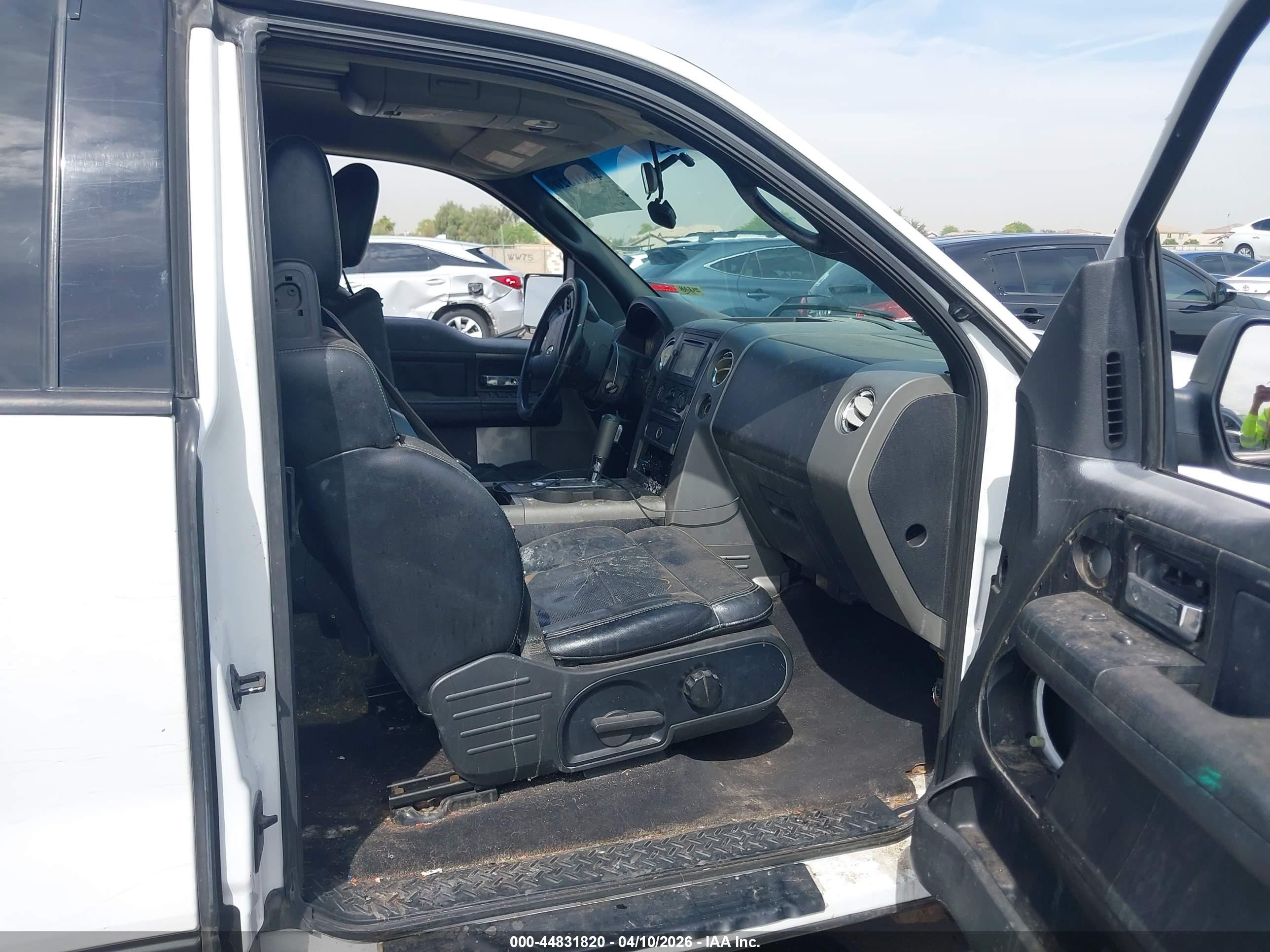 2004 Ford F150   White vin: 1FTPX14584NC28861