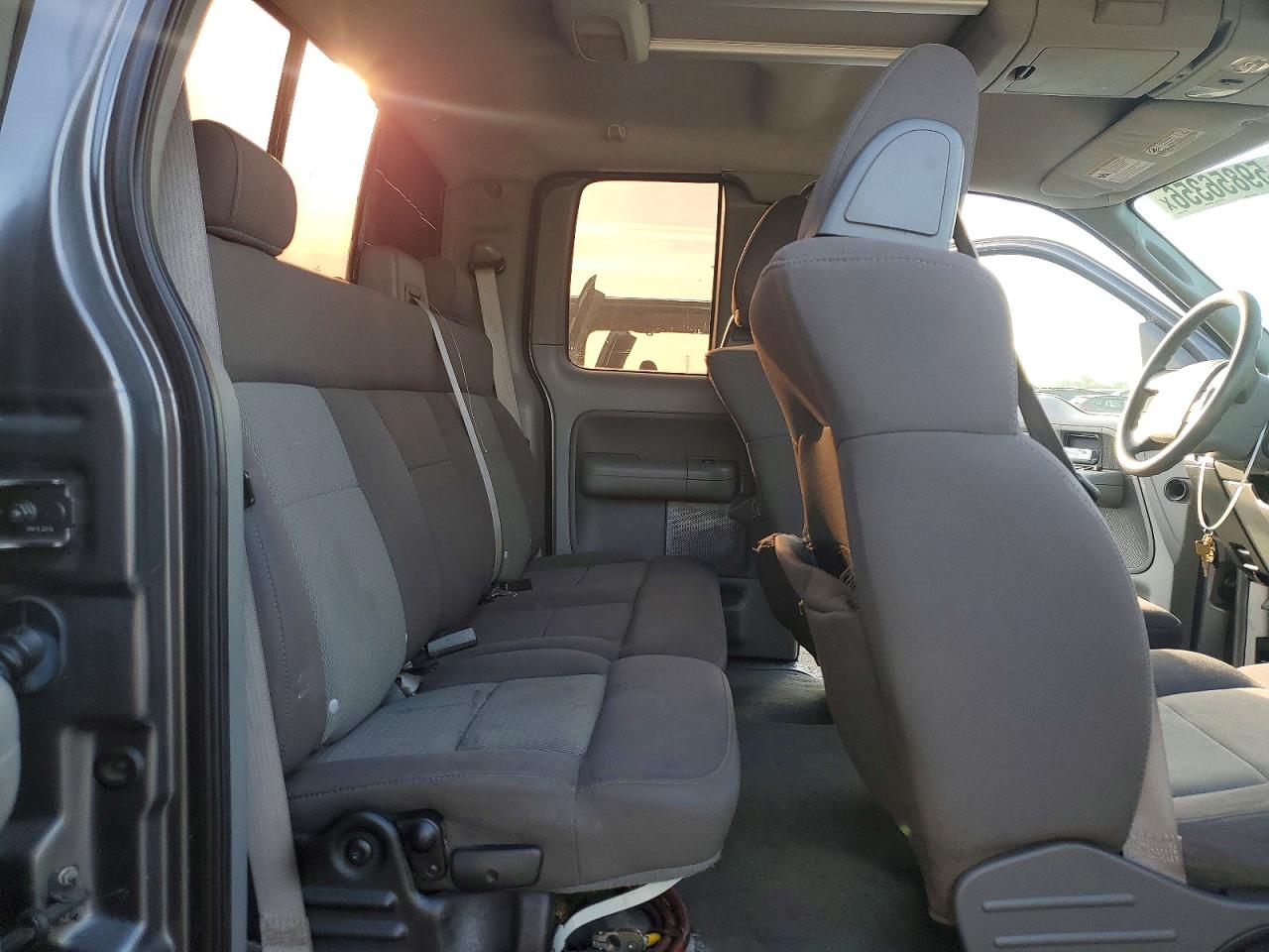 2005 Ford F150 Gray vin: 1FTPX14595NC09883