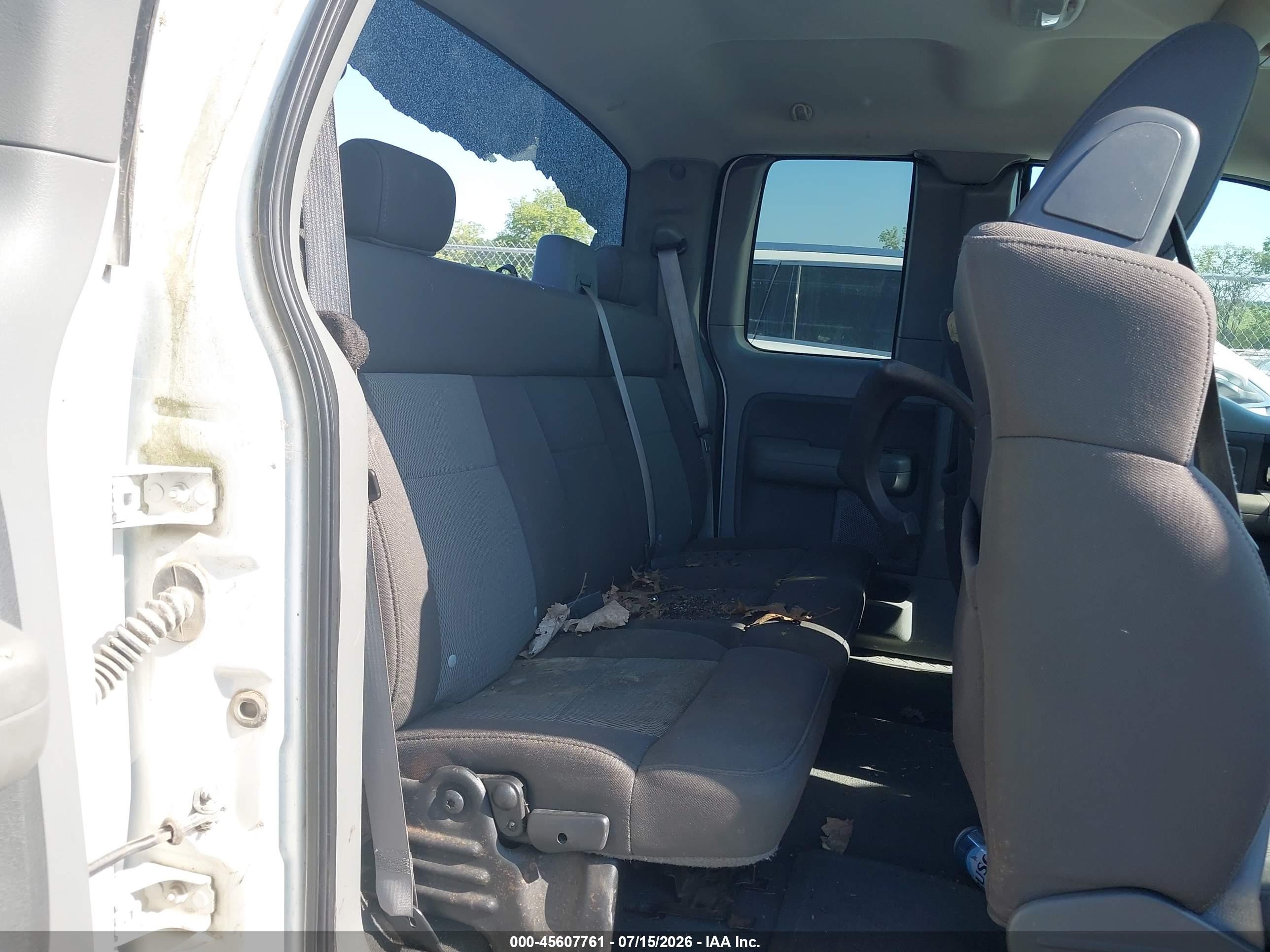 2006 Ford F-150   White vin: 1FTPX14V76NB73435