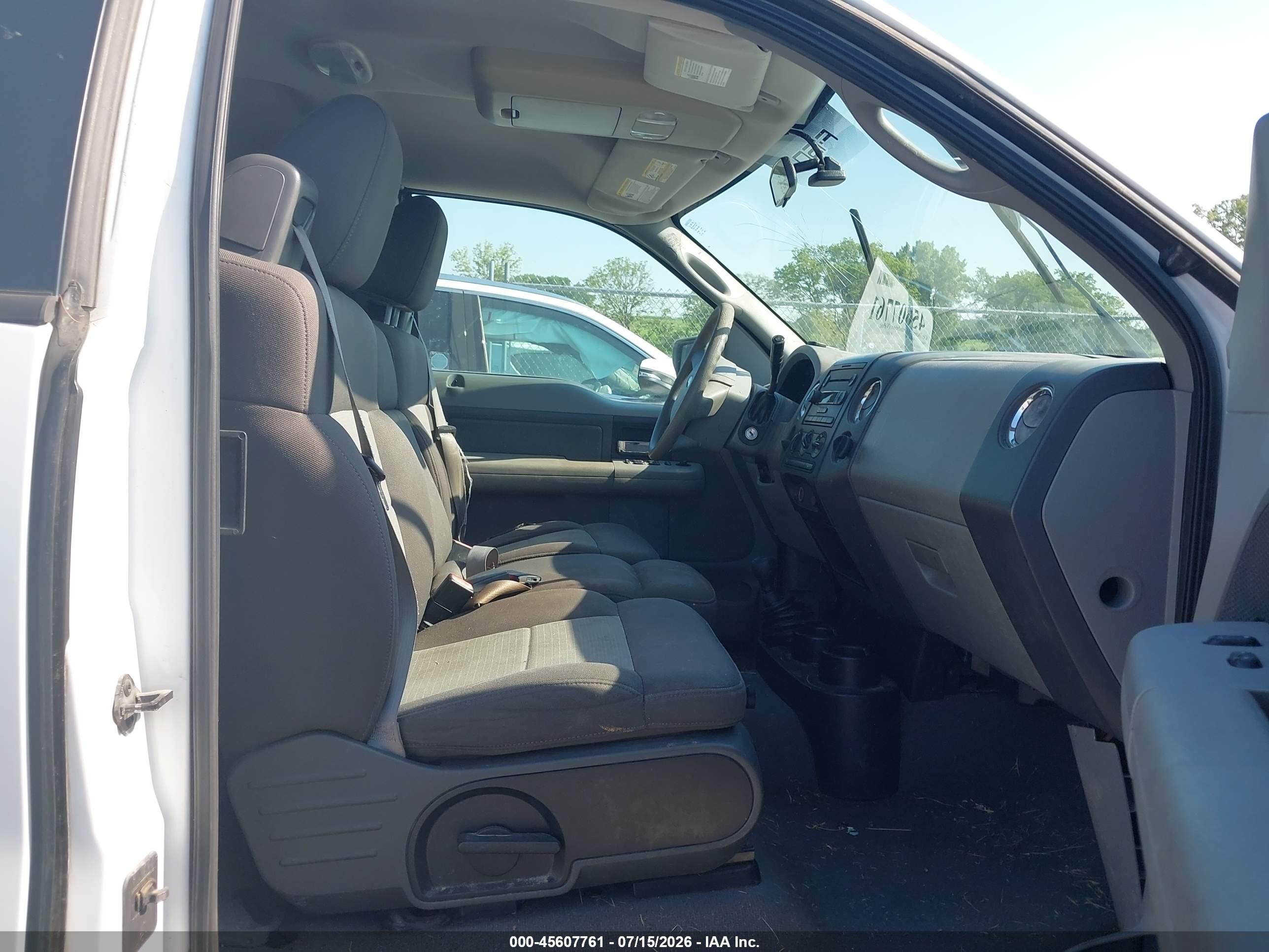 2006 Ford F-150   White vin: 1FTPX14V76NB73435