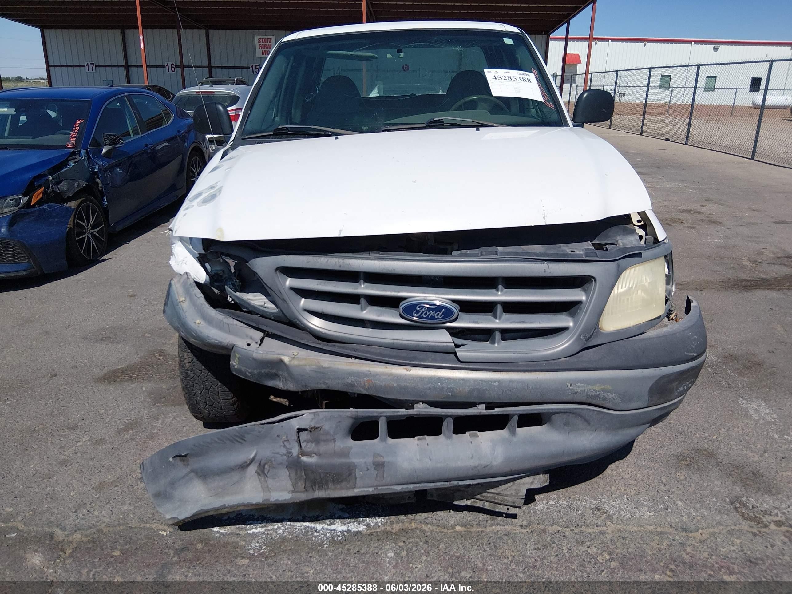 2001 Ford F-150 Lariat/xl/xlt Белый vin: 1FTPX17L41NB45529