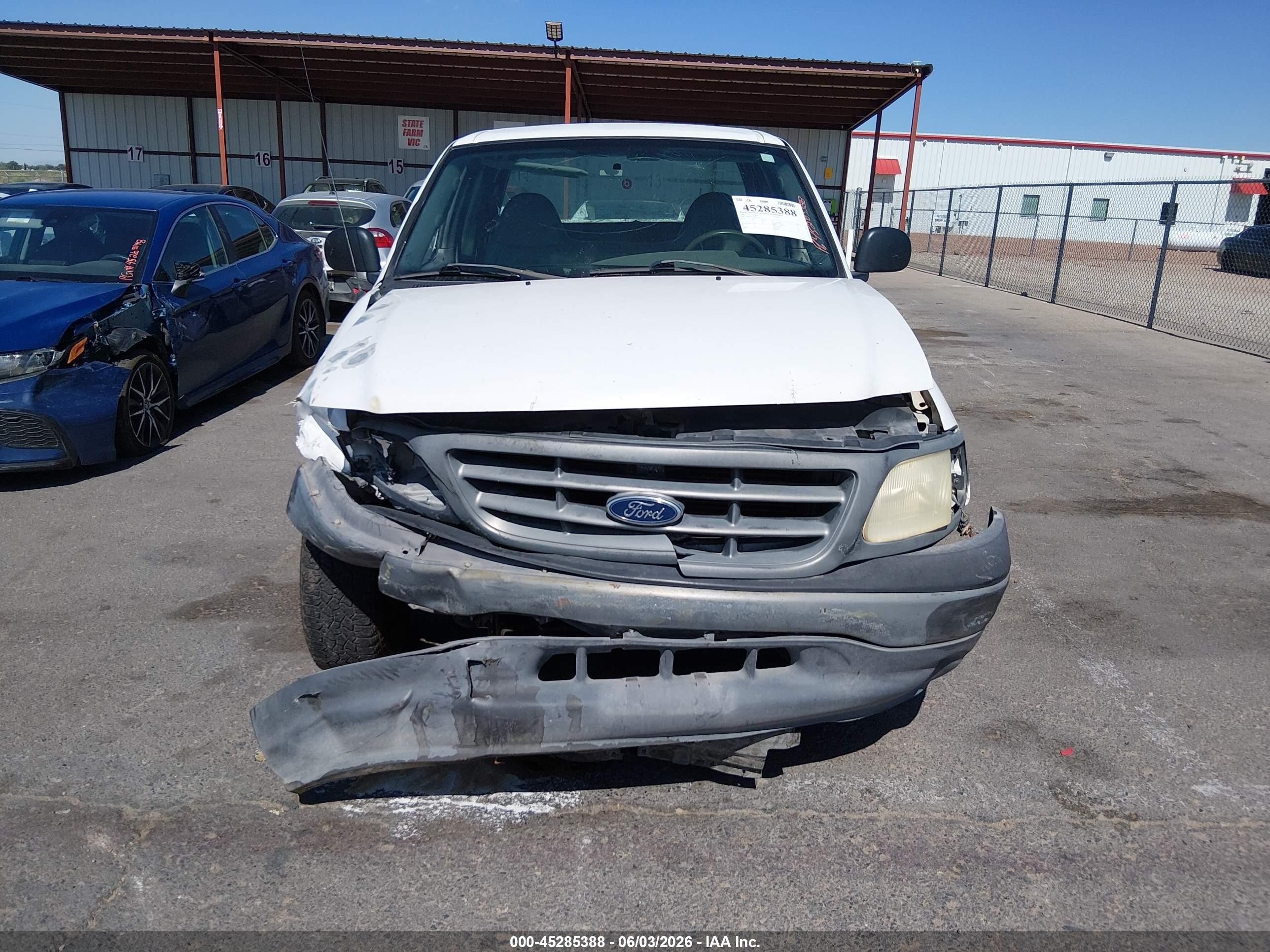 2001 Ford F-150 Lariat/xl/xlt Белый vin: 1FTPX17L41NB45529
