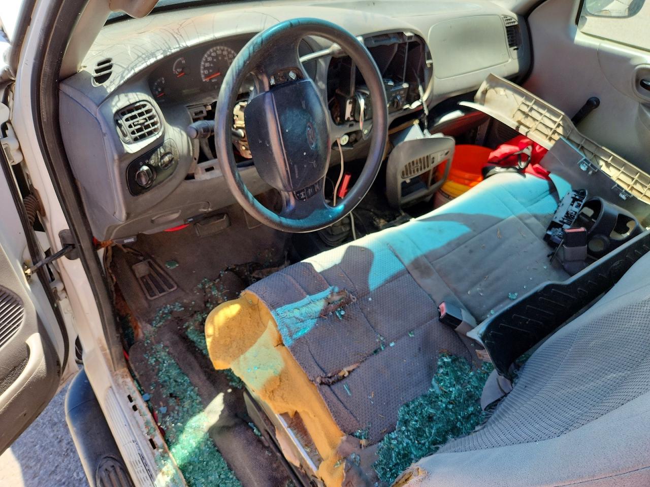 2001 Ford F150 White vin: 1FTPX18L21NA73227